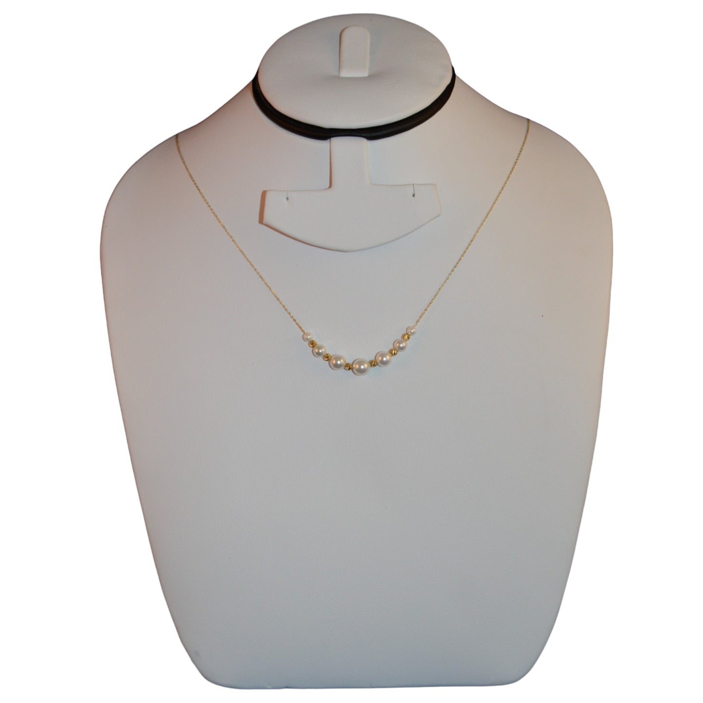 18K gold pearl necklace with 5 mm freshwater pearl, handcrafted in Dubai.